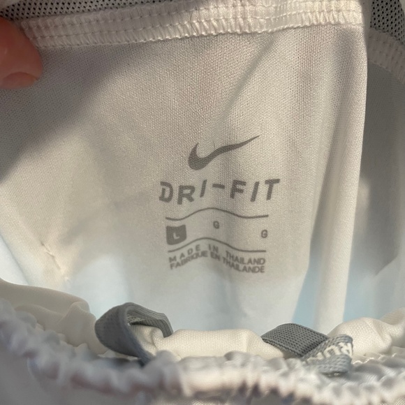 NWT Nike Women's Tempo Modern Embossed 4" White Running Shorts - Picture 5 of 7